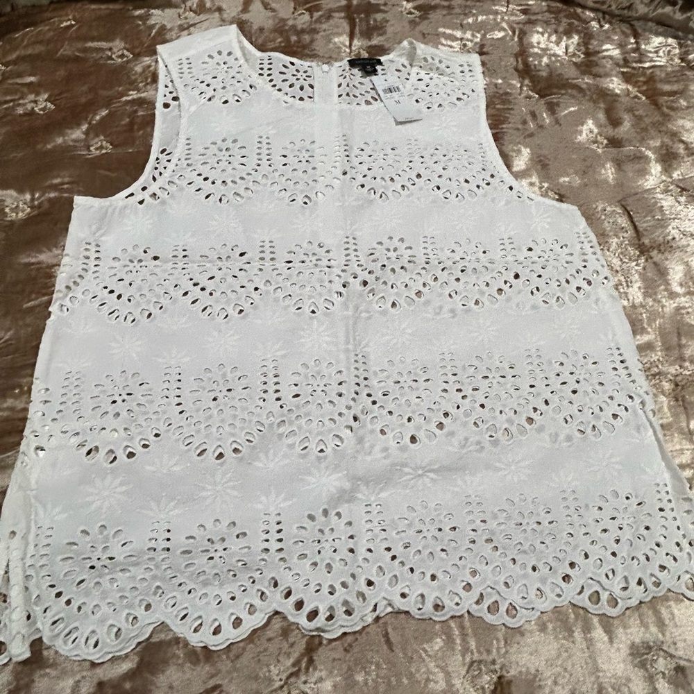 Ann Taylor White Eyelet Sleeveless Top and Shorts Set. Top M. Shorts 10. - Picture 2 of 10